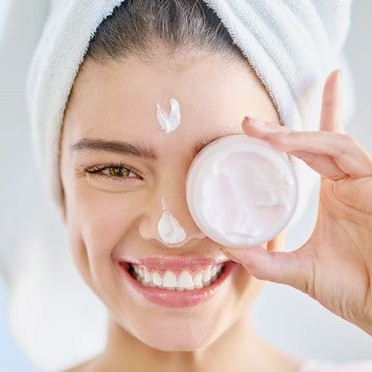 FACE MOISTURIZING AND SOOTHING